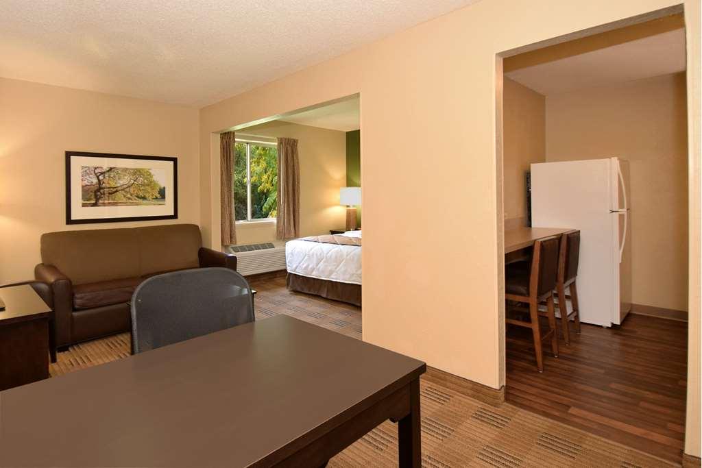 Southpoint Suites Jacksonville Room photo